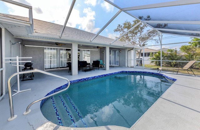 Relax & Recharge: Heated Pool Home Just Minutes to Venice Beaches