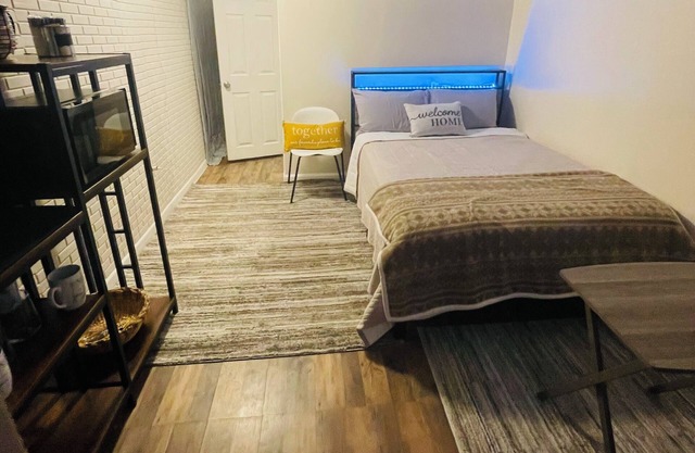 Relax Spot - Private Entry 1bed 1bath Guest Suite w/Private Parking in NE Philly