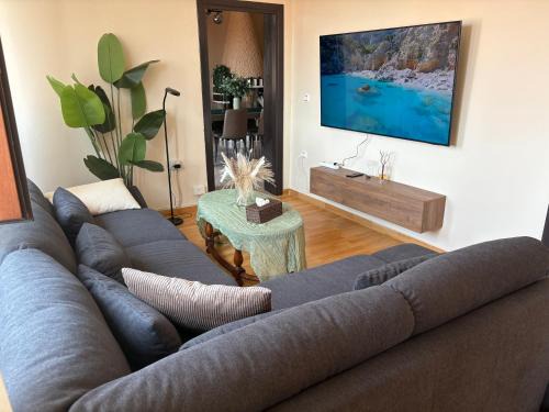 Relax & Sunshine - Modern 2BR Apartment, 100m2, nature view, 30 min from San Teodoro - Ideal for families, groups & Smartworkers