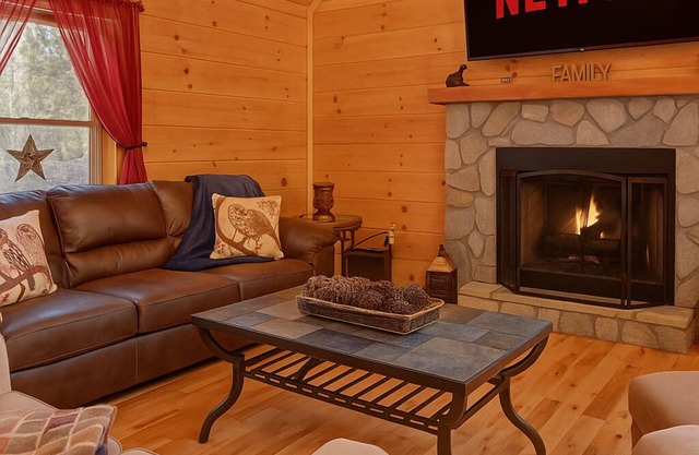 Relax & Unwind: HotTub 6 seater, FirePit, King Bed, Wineries, Resort Amenities