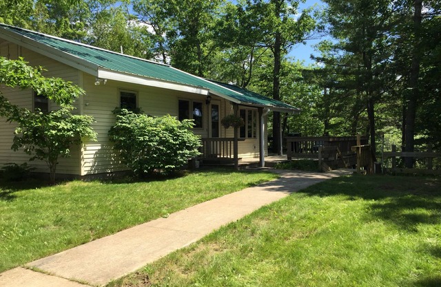 Relax@ your cabin on theAuTrain River! Private dock, swim, fish, pictured rocks