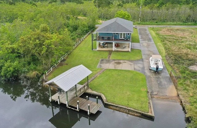Relaxation in Fisherman's Paradise! Private Boat Launch and Dock!