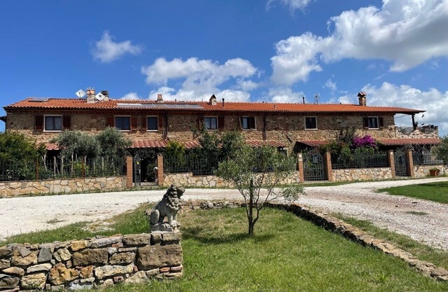 Relaxation in the Tuscan hills Typical Tuscan farmhouse, app.MIELE