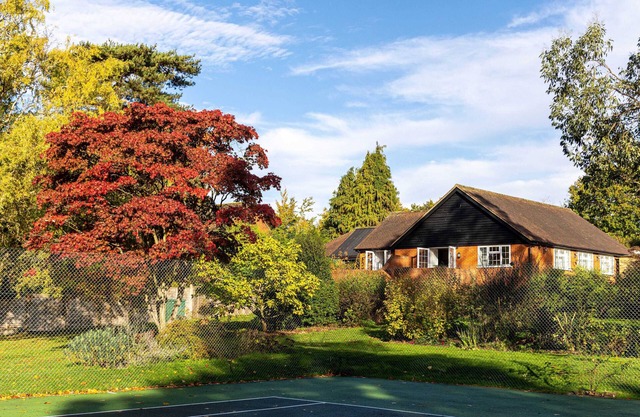 Relaxed Family Cottage with Gardens, Tennis & Space for Kids to Unwind