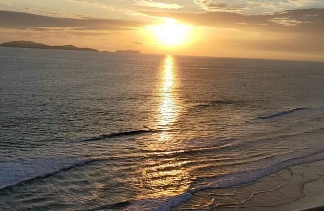 Relaxed Spanish beachfront condo w/private parking & private balcony ocean views