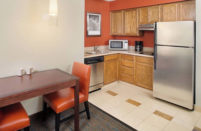 Relaxing 1BR Suite w/Living Area | Outdoor Pool Access and Free Breakfast
