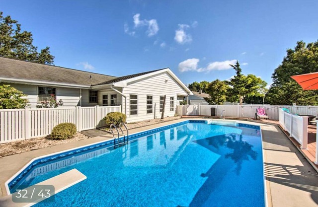 Relaxing 5-Bedroom Getaway with Saltwater Pool & Game Room Close to Hershey