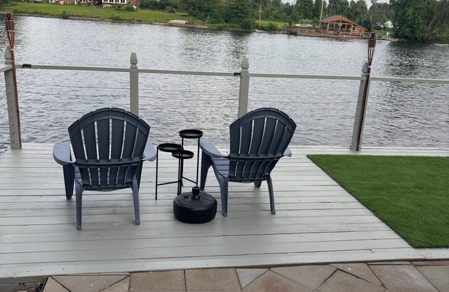 Relaxing and tranquil 3-bedroom house on the river in Pennellville with views.