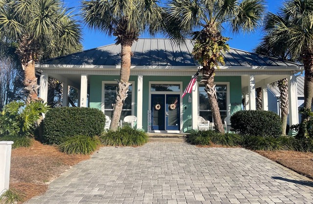 Relaxing beach retreat steps away to beach, pools, hot tub tennis/pickleball!