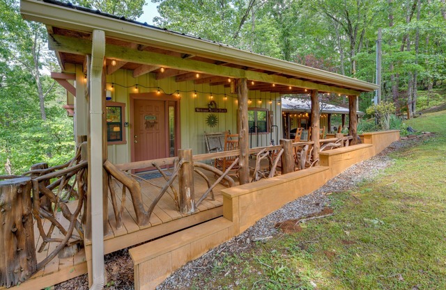Relaxing Cosby Cabin w/Fire Pit & Covered Porch!