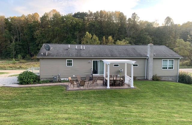 Relaxing Country Home in Ohio! Newly Furnished! Family Friendly!