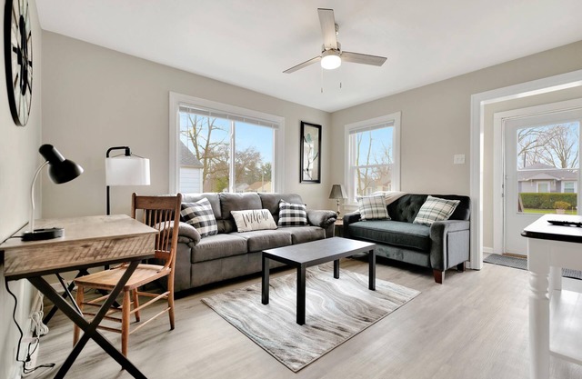 Relaxing - Dog Friendly - 2 Bedroom Home!