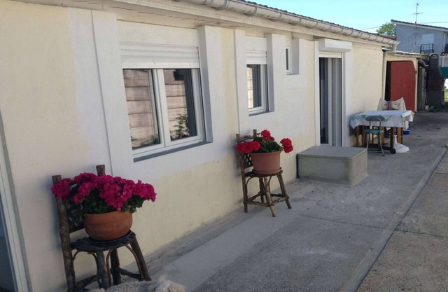 Relaxing Garden Retreat in Dax