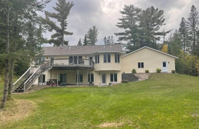 Relaxing Lake House Retreatn