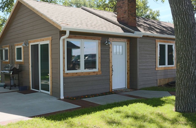 Relaxing Lakefront Cabin, Family Retreat, Dock & Lake Feels, Year-Round Fun!