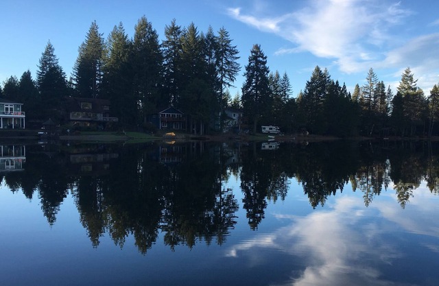 Relaxing Lakeside Retreat (not accepting reservations at this time)