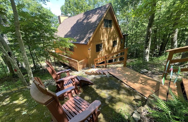 Relaxing Mountain Getaway with Hot Tub & Views! 6 minutes to Bryce Ski Resort