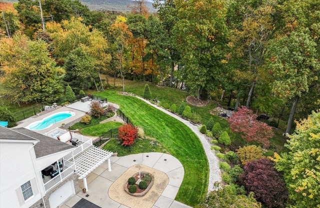 Relaxing Mountain & Water Views w/a Pool -10 minutes to Harrisburg