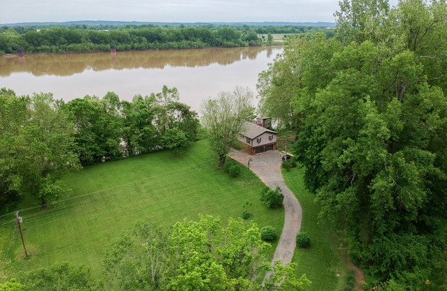 Relaxing River House Getaway-Sleeps 10