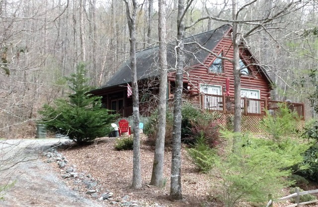 Relaxing 'Riverdance' Log Cabin is 2.7 miles from Tryon Equestrian Resort