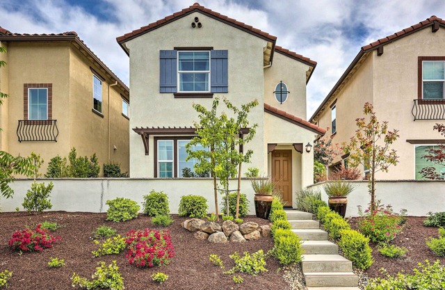 Relaxing Roseville Home w/Outdoor Amenities