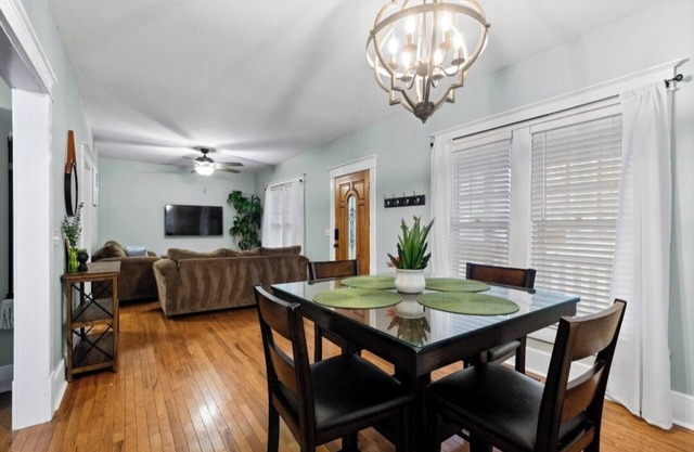 *Relaxing Southern Comfort Retreat*- 5mins from Downtown