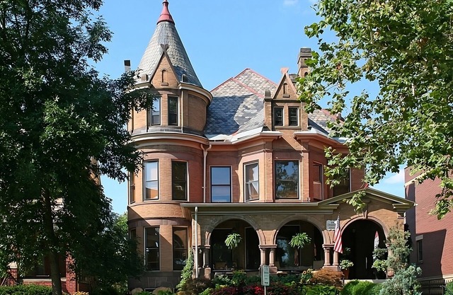 Relaxing Stay Downtown! Near Victorian Village, Pets are Welcome, w/Garden!