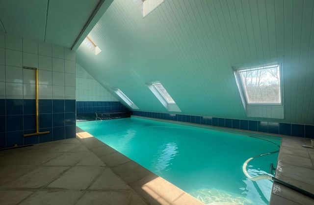 Relaxing Villa with Pool