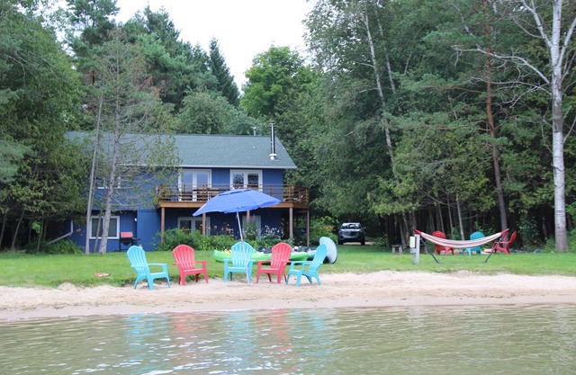 Relaxing Year-Round Lakefront Retreat! Newly Remodeled Kitchen!