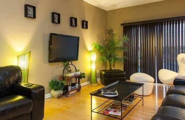 Relocate NoDa Historic Arts/Exclusivity/Convenience Walkable Townhome