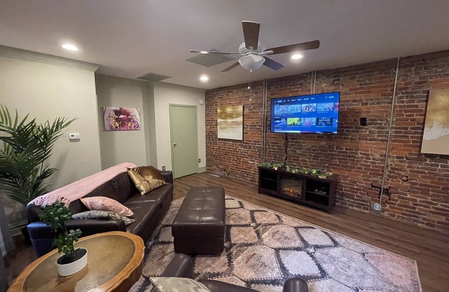 Remodeled 1 BR in an historic neighborhood