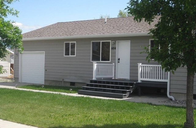 Remodeled 2 Bedroom, 2 Bath apartment with Hot Tub.