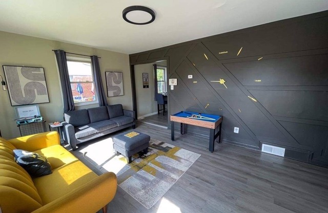 Remodeled historical cottage w/wifi and fire pit, super close to DC Entire Home