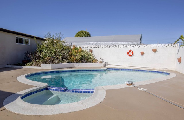 Remodeled Home Private Yard, Pool Hot Tub & Covered Patio Near Beaches!