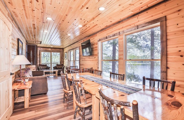 Remodeled lakeside cabin on Little Saint Germain with large deck, private dock,