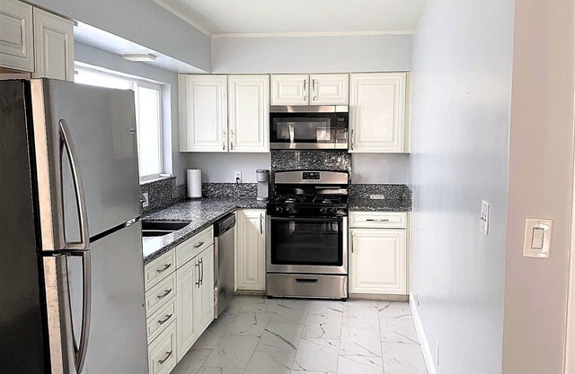 Remodeled rental in the heart of West Hollywood WeHo