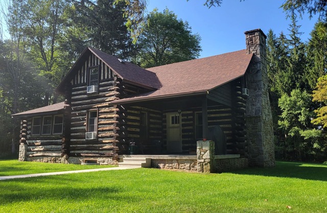 Remodeled Rustic Log Home on 5 acres, close to ATV park & Laurel Highlands.
