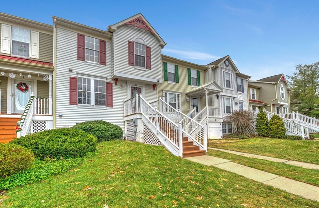 Remodeled stylish townhome close to major highways