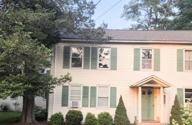 Remodeled Unit #1, 7 min to Great Barrington, 12 min to Ski Resorts & Trails