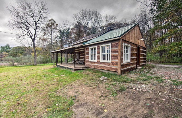 Remote 1901 Studio Cabin w/Loft - Pets Allowed!
