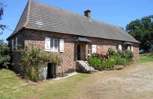 Remote House with Terrace, BBQ, and Garden - Pets Allowed