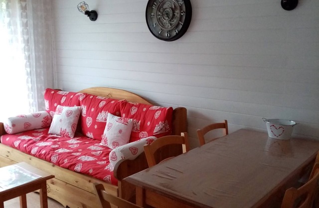 Renovated 4/6-person apartment in ST FRANCOIS LONGCHAMP, 80 m from a chairlift.