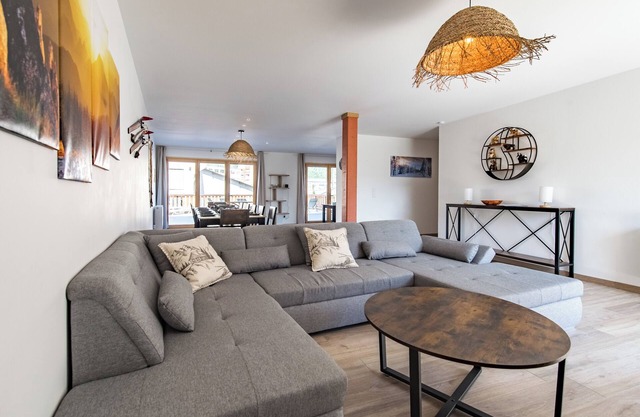 Renovated apartment with terrace for 14 people