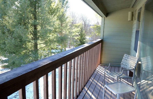Renovated 1BR with mini-kitchen, large jacuzzi