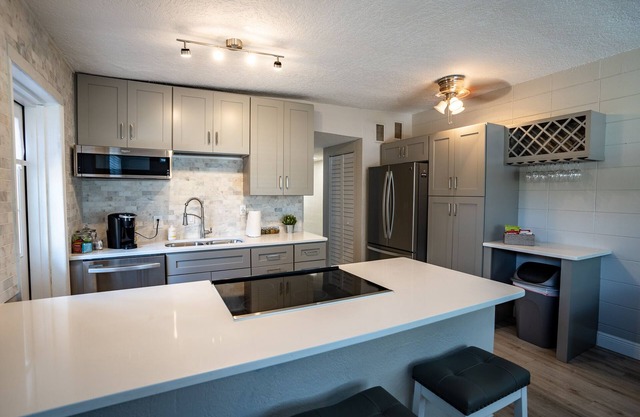 Renovated 2/1 Duplex near by Lake Eola