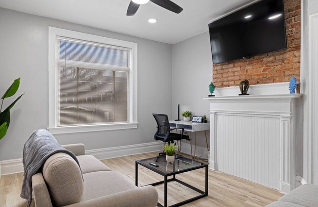 Renovated 2BR/1BA Apt in Highland Park!