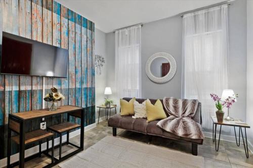 Renovated 2br W Amenities