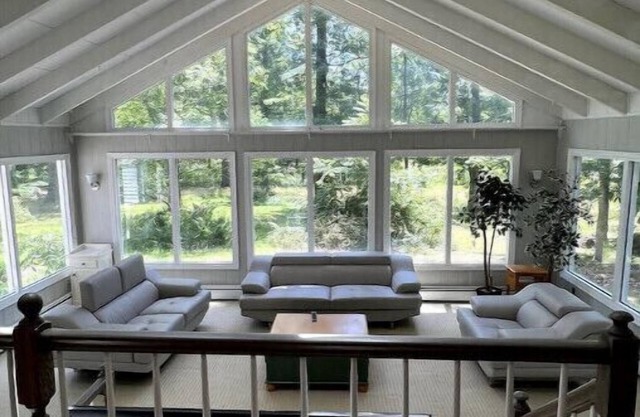 Renovated 4/2 Country Home w/Vaulted Family Roomn