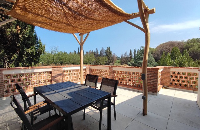 Renovated apartment with AC, pool, WiFi and parking in Palau-del-Vidre