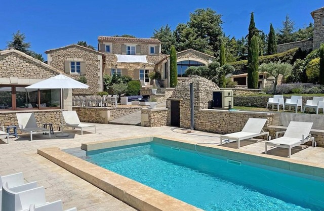 Renovated bastide near Apt with private pool